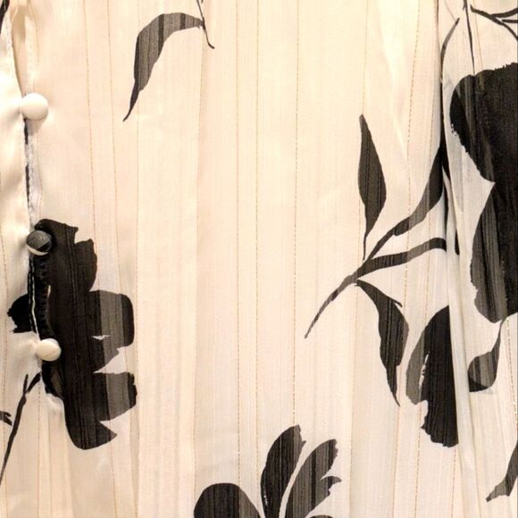 Elegant Black and White Floral Blouse - Picture 3 of 6